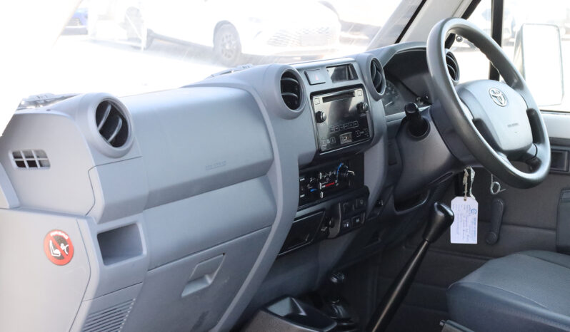
								TOYOTA LAND CRUISER full									