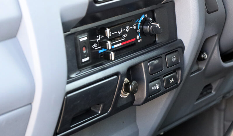 
								TOYOTA LAND CRUISER full									
