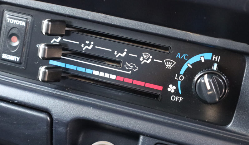 
								TOYOTA LAND CRUISER full									