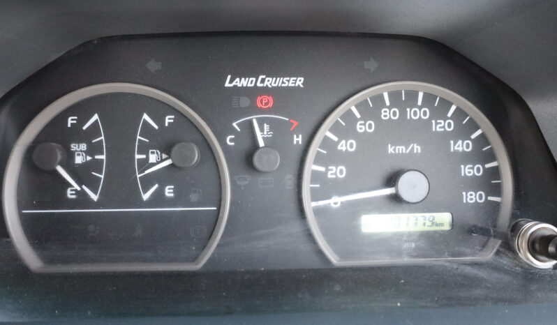 
								TOYOTA LAND CRUISER full									