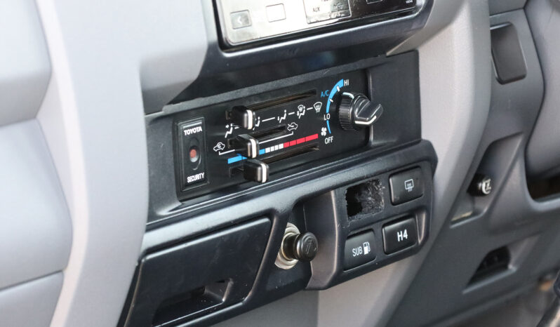 
								TOYOTA LAND SRUISER full									