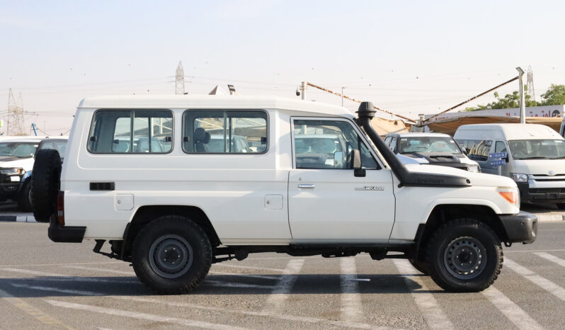 
								TOYOTA LAND CRUISER full									