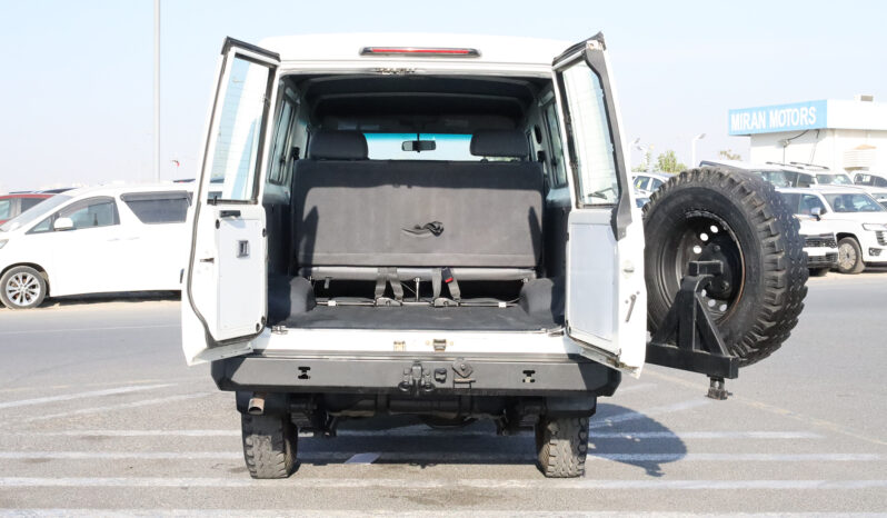 
								TOYOTA LAND CRUISER full									