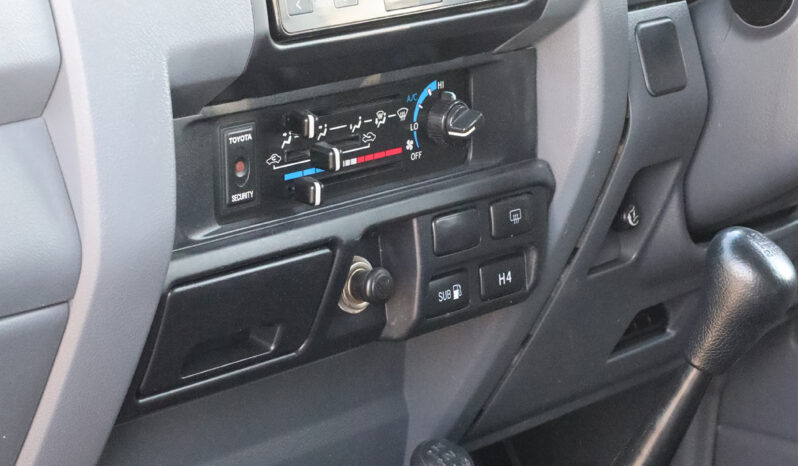 
								TOYOTA LAND CRUISER full									