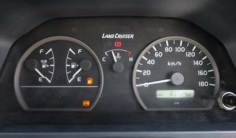 
								TOYOTA LAND CRUISER full									