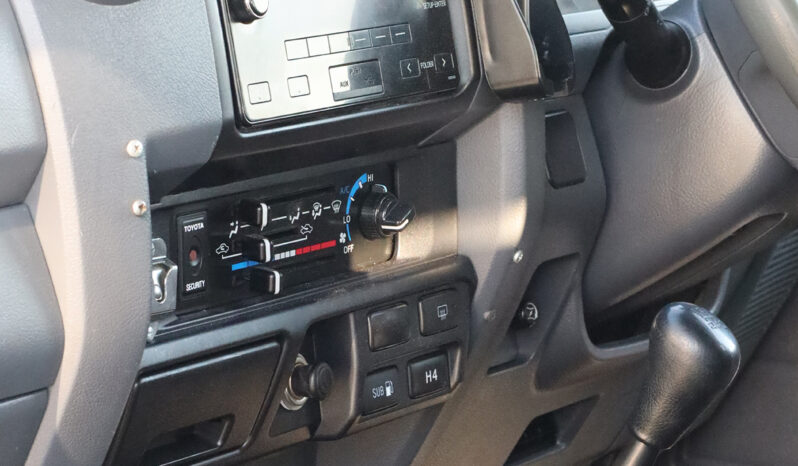 
								TOYOTA LAND CRUISER full									
