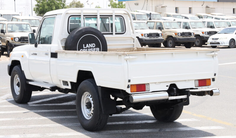 
								TOYOTA LAND CRUISER full									