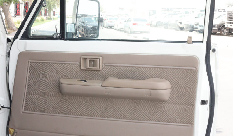 
								TOYOTA LAND CRUISER full									