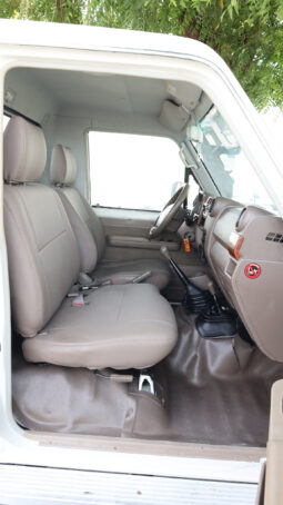 
										TOYOTA LAND CRUISER full									