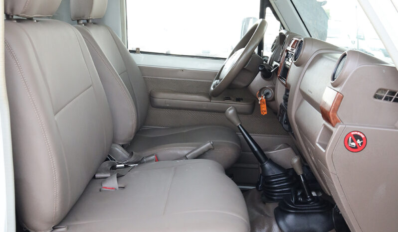 
								TOYOTA LAND CRUISER full									