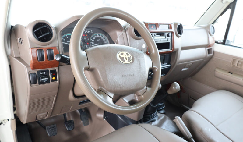 
								TOYOTA LAND CRUISER full									