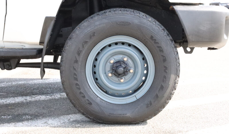
								TOYOTA LAND CRUISER full									