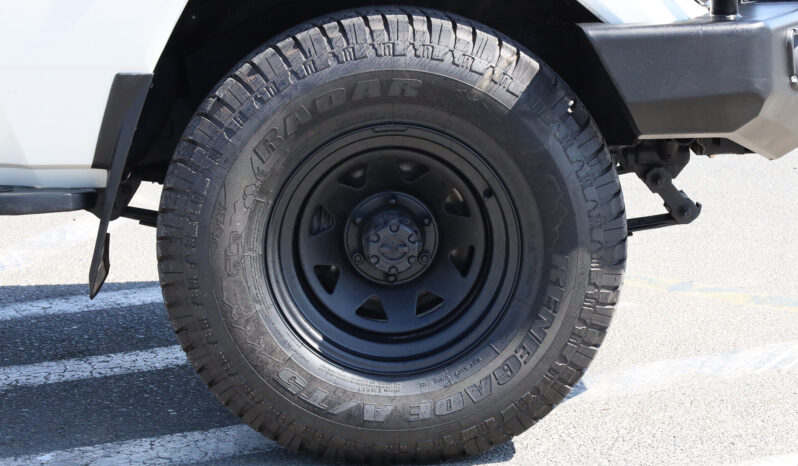 
								TOYOTA LAND CRUISER full									