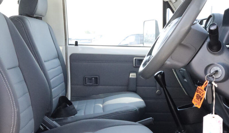 
								TOYOTA LAND CRUISER full									