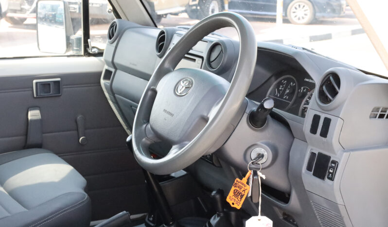 
								TOYOTA LAND CRUISER full									