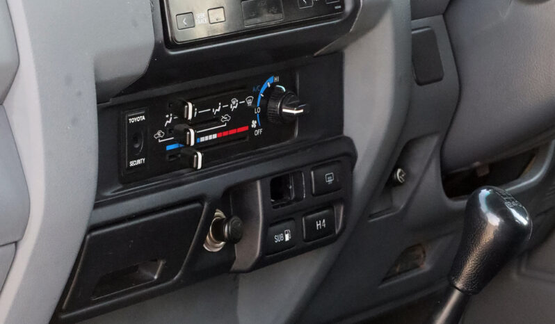 
								TOYOTA LAND CRUISER full									