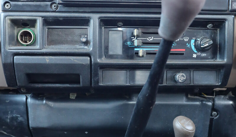 
								TOYOTA LAND CRUISER full									