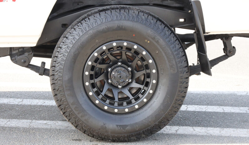 
								TOYOTA LAND CRUISER full									
