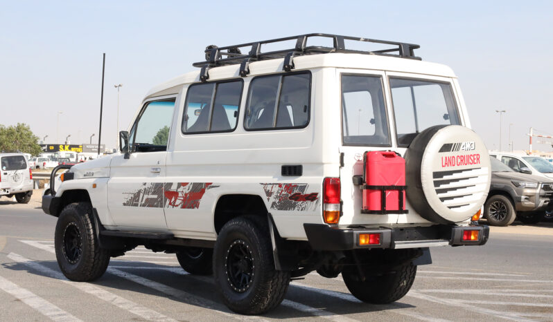 
								TOYOTA LAND CRUISER full									