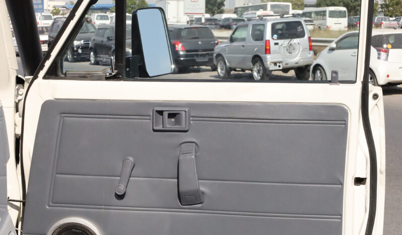 
								TOYOTA LAND CRUISER full									