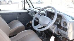
										TOYOTA LAND CRUISER full									