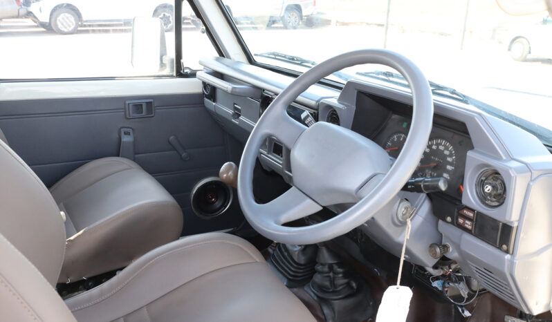 
								TOYOTA LAND CRUISER full									