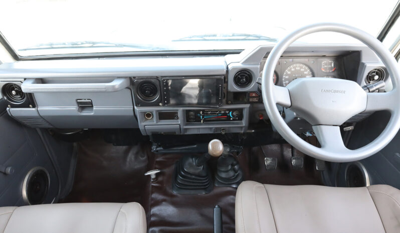 
								TOYOTA LAND CRUISER full									