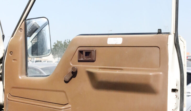
								TOYOTA PICKUP (TRUCK) full									