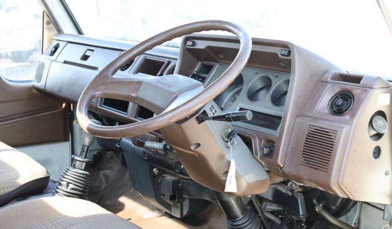 
								TOYOTA PICKUP (TRUCK) full									
