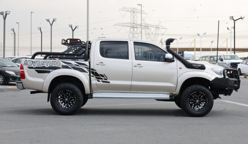 
								TOYOTA HILUX (PICKUP) full									