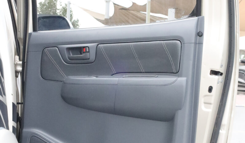
								TOYOTA HILUX (PICKUP) full									