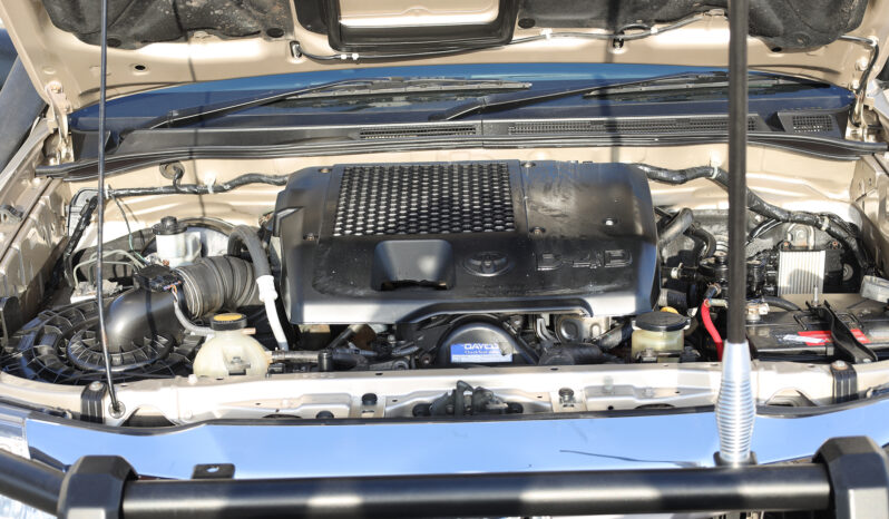 
								TOYOTA HILUX (PICKUP) full									