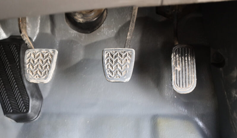 
								TOYOTA HILUX (PICKUP) full									