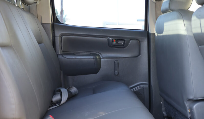 
								TOYOTA HILUX (PICKUP) full									