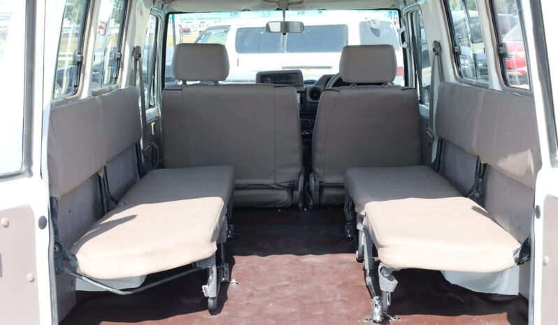 
								TOYOTA LAND CRUISER full									