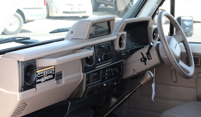 
								TOYOTA LAND CRUISER full									