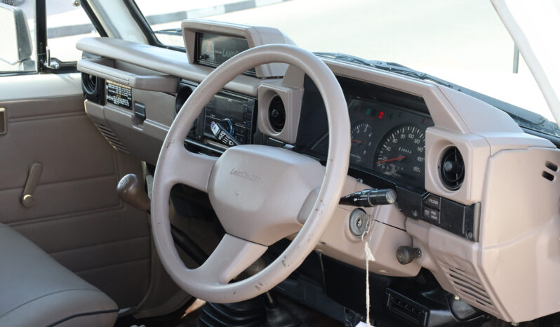
								TOYOTA LAND CRUISER full									