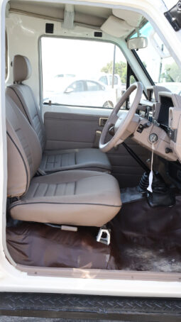 
										TOYOTA LAND CRUISER full									