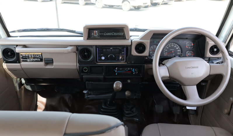 
								TOYOTA LAND CRUISER full									