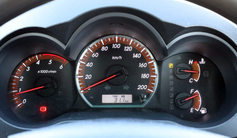 
								TOYOTA HILUX (PICKUP) full									