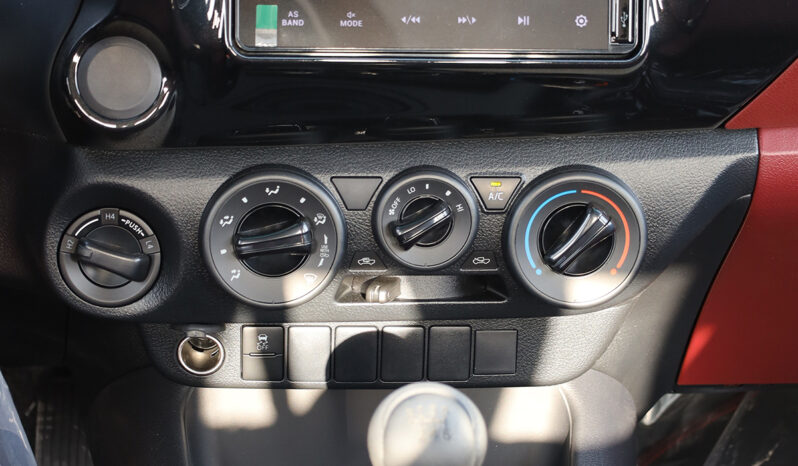 
								TOYOTA HILUX (PICKUP) full									