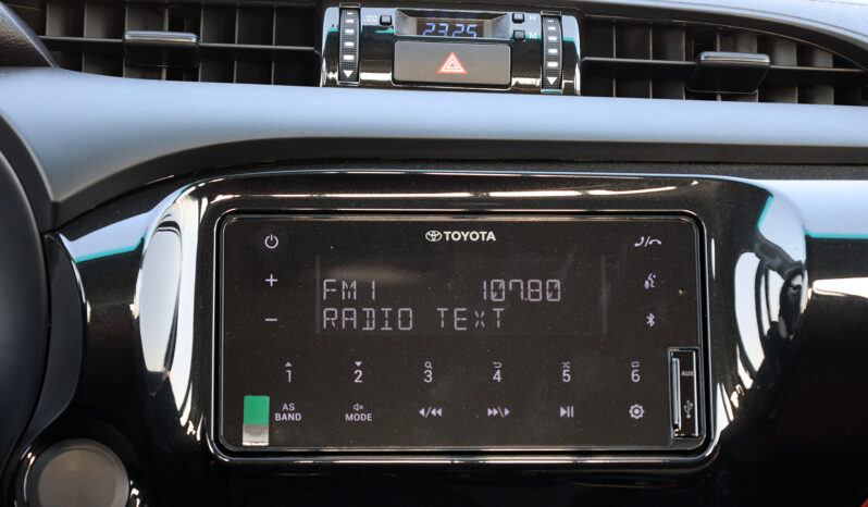 
								TOYOTA HILUX (PICKUP) full									