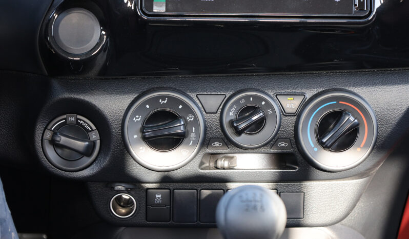 
								TOYOTA HILUX (PICKUP) full									