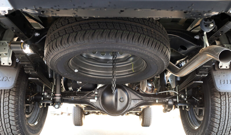 
								TOYOTA HILUX (PICKUP) full									