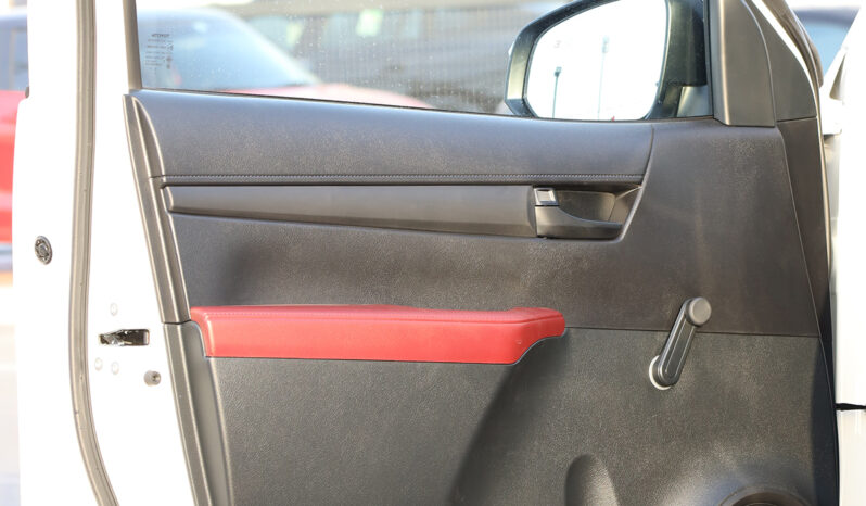 
								TOYOTA HILUX (PICKUP) full									
