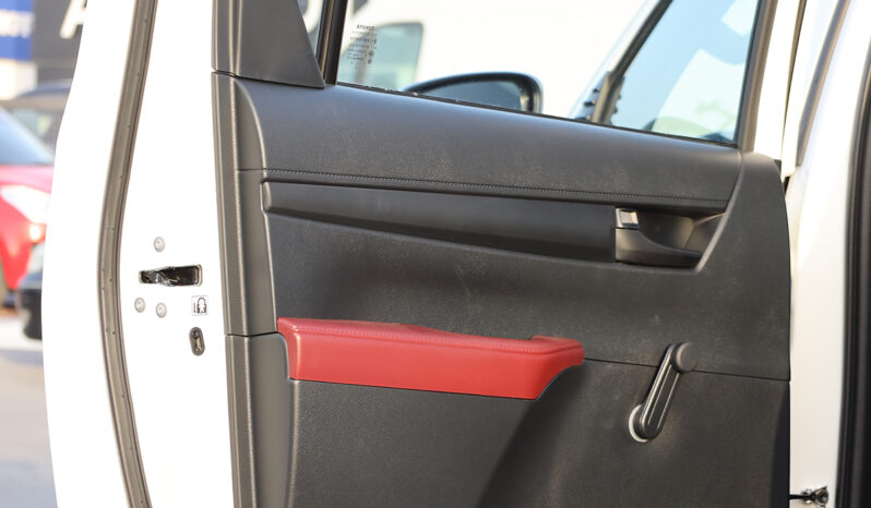 
								TOYOTA HILUX (PICKUP) full									