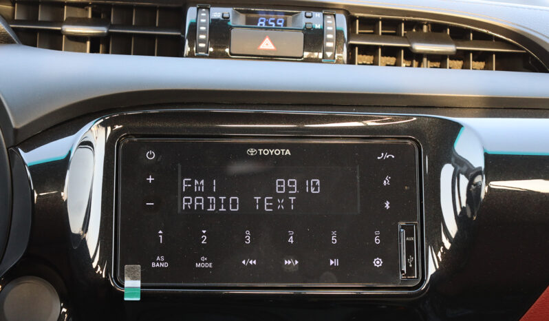 
								TOYOTA HILUX (PICKUP) full									