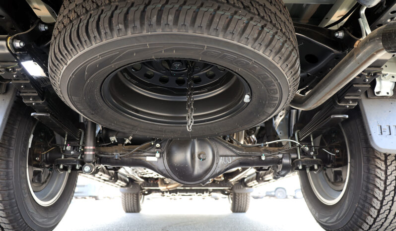 
								TOYOTA HILUX (PICKUP) full									