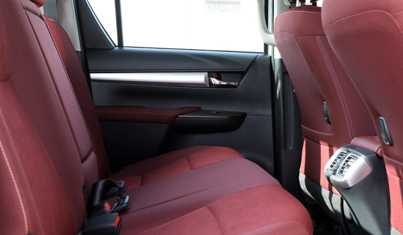
								TOYOTA HILUX (PICKUP) full									
