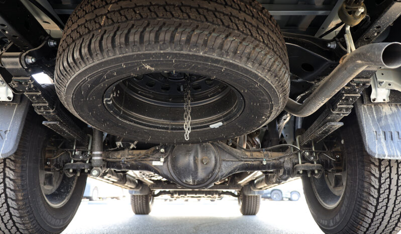 
								TOYOTA HILUX (PICKUP) full									